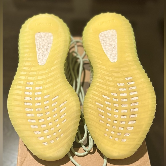 YEEZY BOOST 350 V2 - Picture 12 of 16